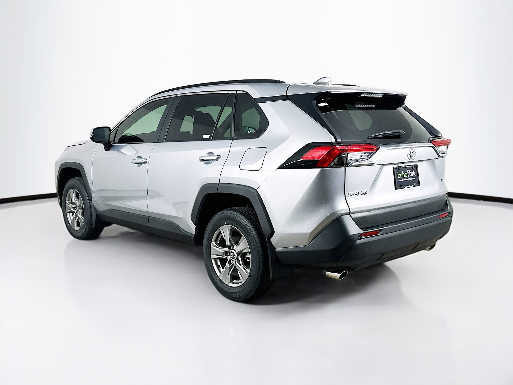 Used 2025 Toyota RAV4 XLE w/ Convenience Package FWD image 5