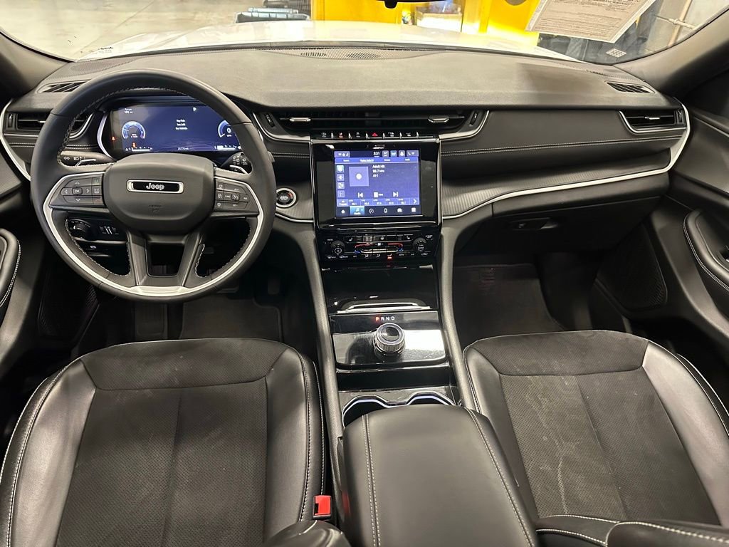 Used 2023 Jeep Grand Cherokee L Laredo image 19