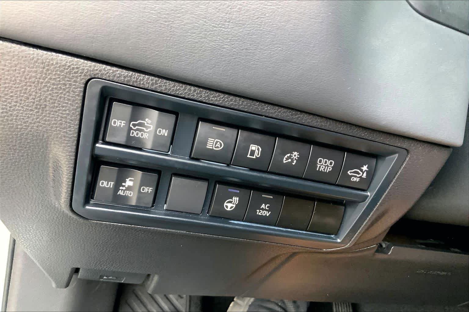 Used 2024 Toyota Tundra Platinum AWD/4WD image 34
