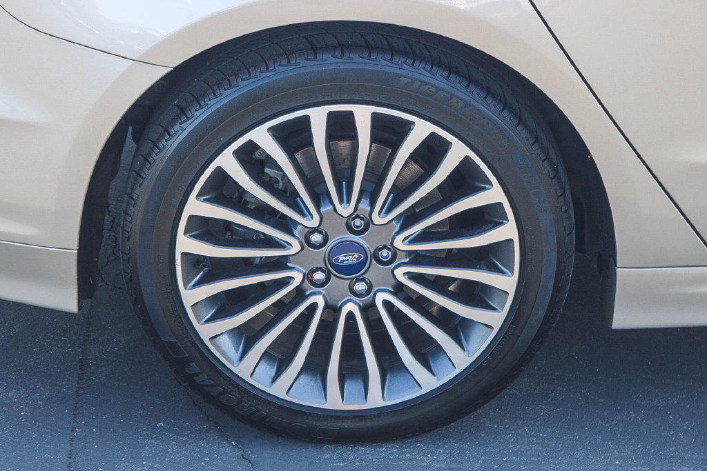 Certified 2017 Ford Fusion SE w/ Fusion SE Technology Package FWD image 11