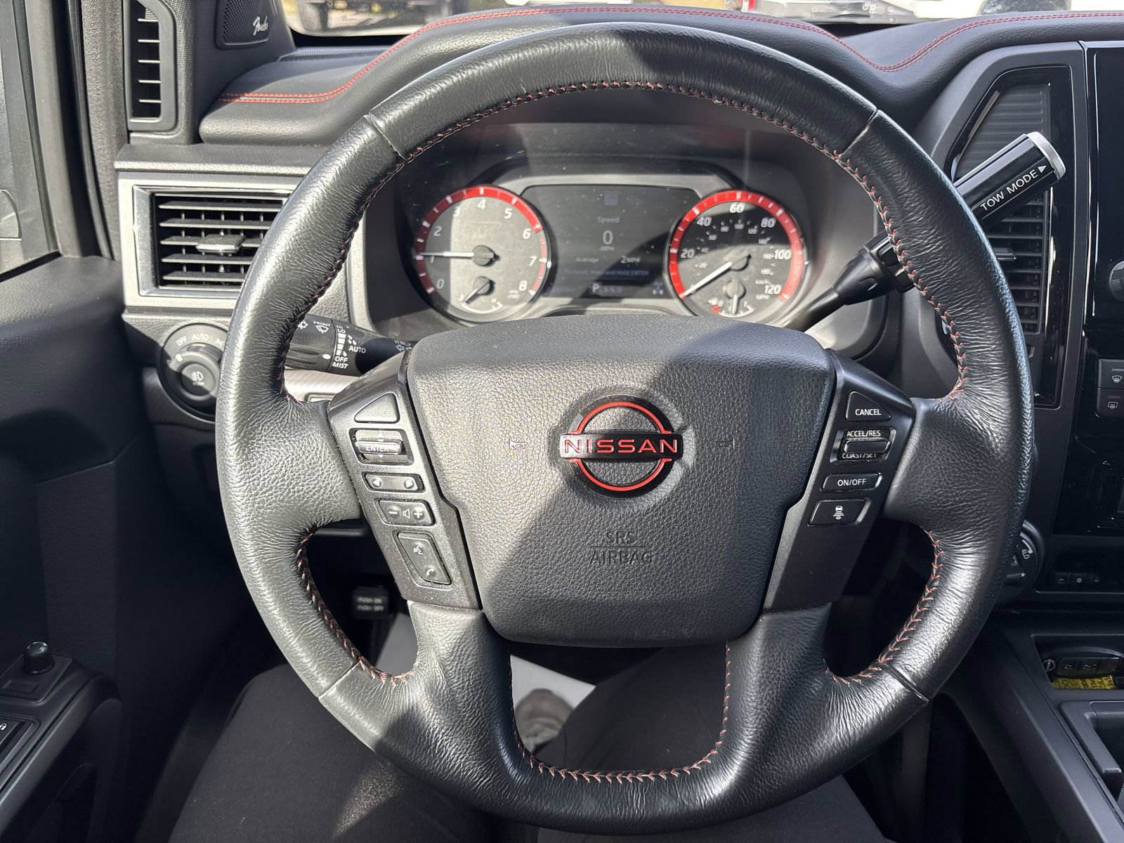 Used 2024 Nissan Titan PRO-4X AWD/4WD image 17