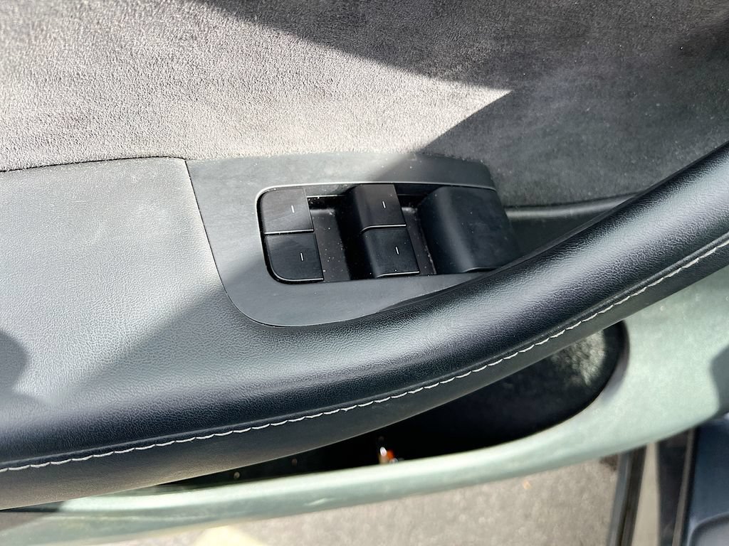 Used 2025 Tesla Model Y Long Range AWD/4WD image 16
