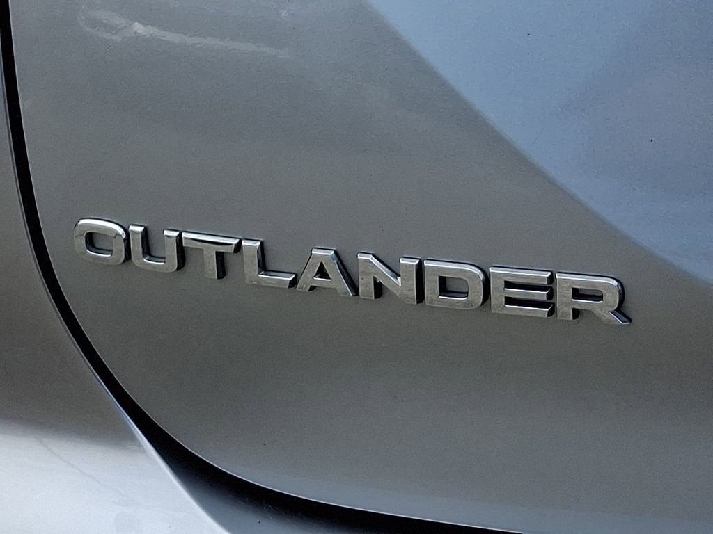 Used 2024 Mitsubishi Outlander SE Black Edition image 31