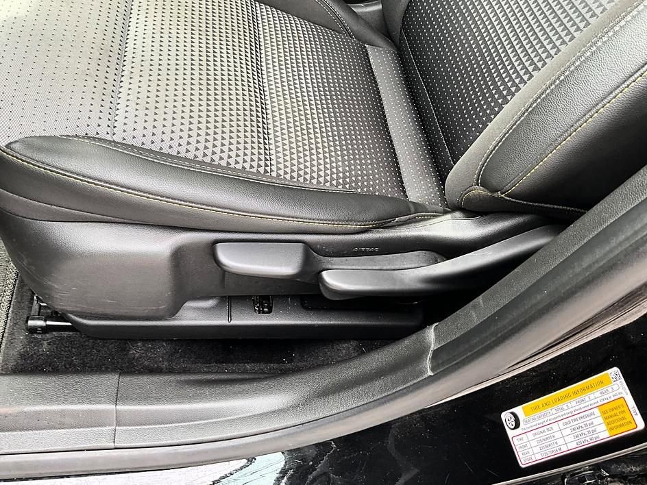 Used 2024 Chevrolet Trax LT w/ Sunroof Package image 15