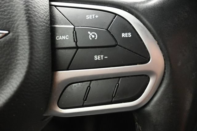 Used 2019 Chrysler 300 Touring w/ Chrome Appearance Package RWD image 23