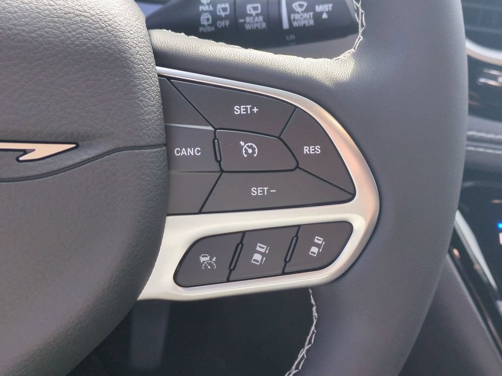 New 2027 Chrysler Pacifica Select FWD image 17