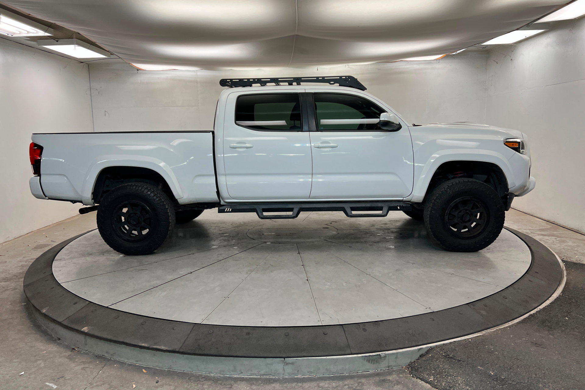 Used 2019 Toyota Tacoma TRD Sport w/ TRD Premium Sport Package image 7