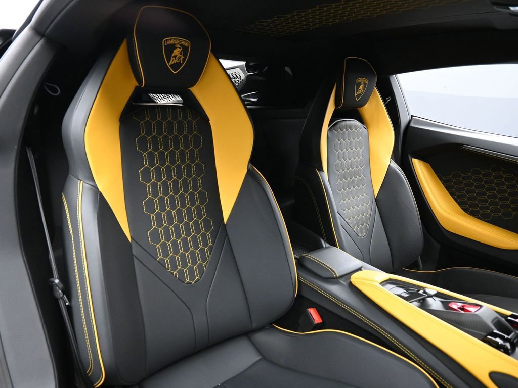 Used 2024 Lamborghini Revuelto image 25