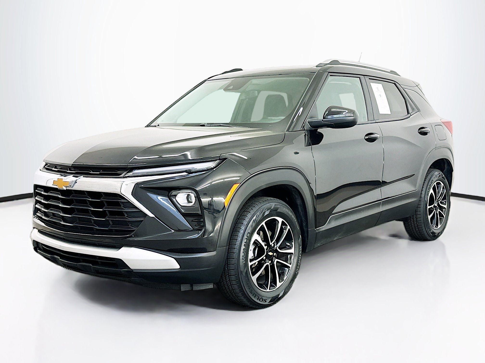 Used 2025 Chevrolet TrailBlazer LT AWD/4WD image 3
