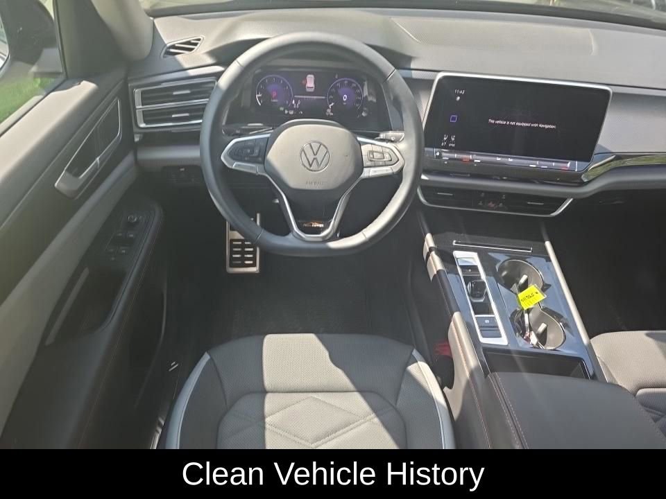 Used 2025 Volkswagen Atlas Peak Edition SE AWD/4WD image 4