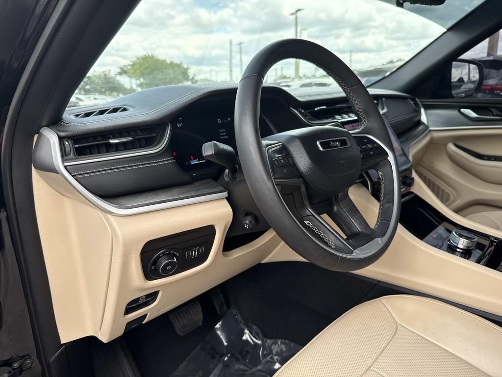 Used 2023 Jeep Grand Cherokee Limited w/ Luxury Tech Group II RWD image 25