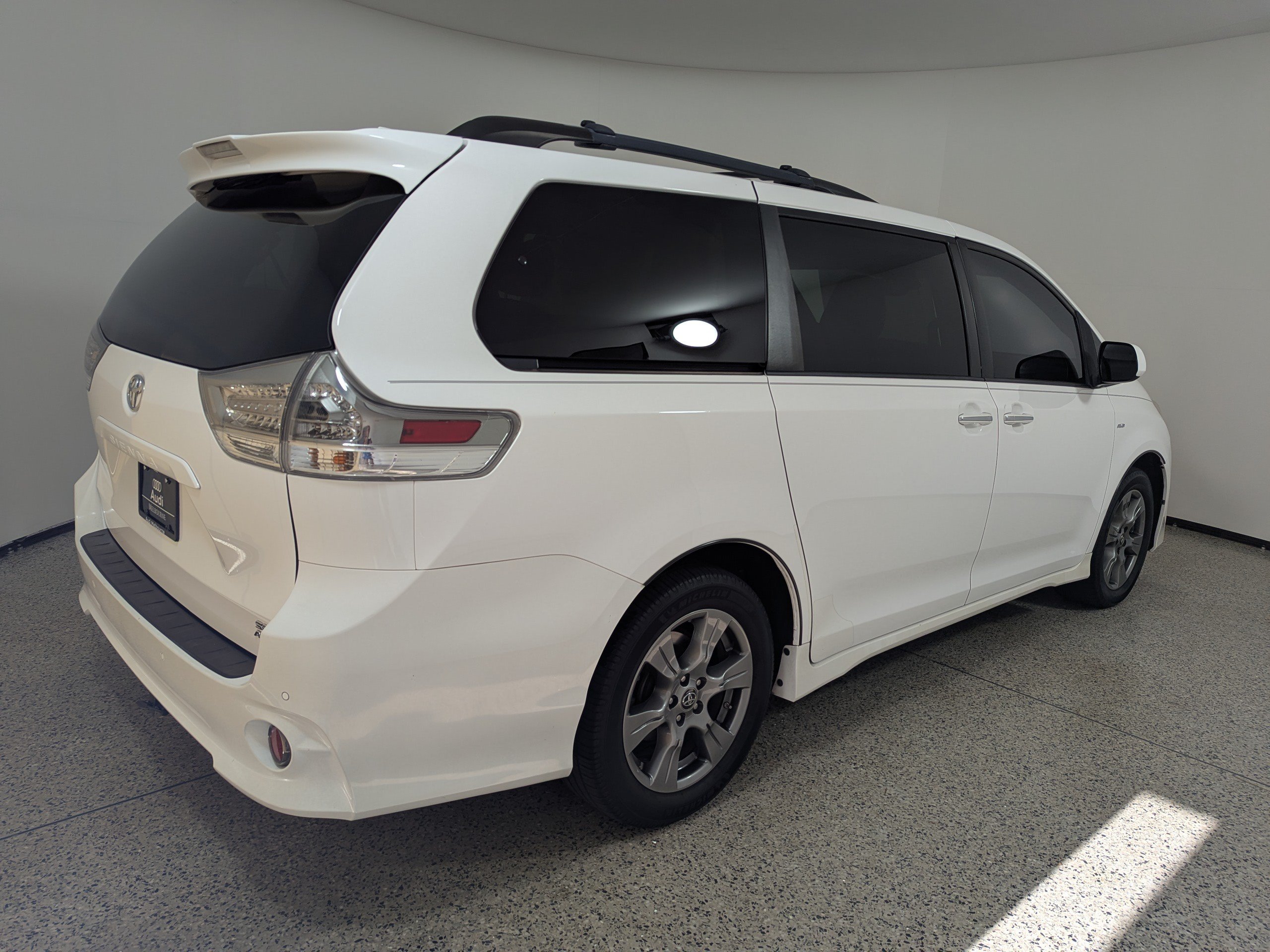 Used 2019 Toyota Sienna SE w/ SE Preferred Package AWD/4WD image 7
