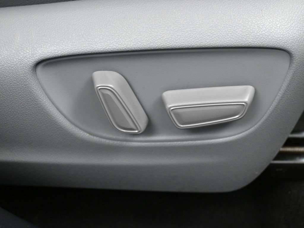 Used 2023 Toyota Highlander XLE image 37