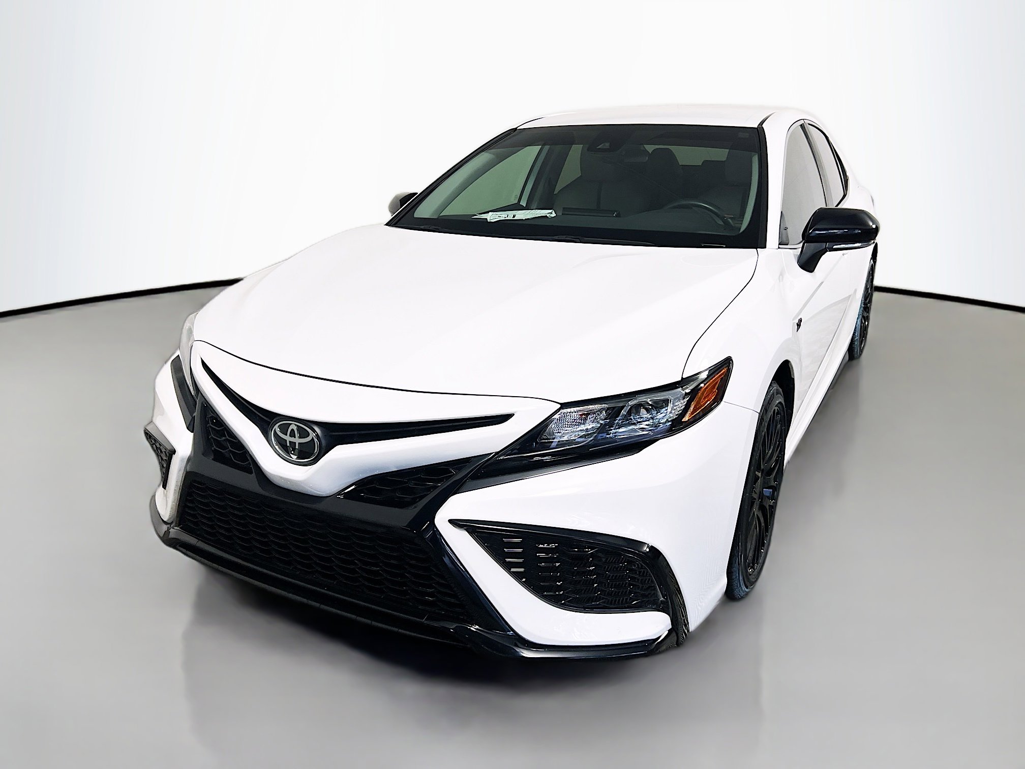 Used 2024 Toyota Camry SE FWD image 10
