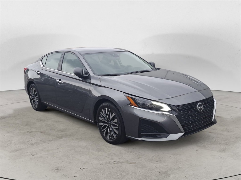 Used 2024 Nissan Altima 2.5 SV