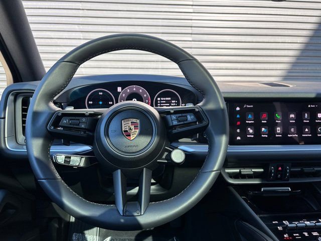 Used 2025 Porsche Cayenne AWD/4WD image 14