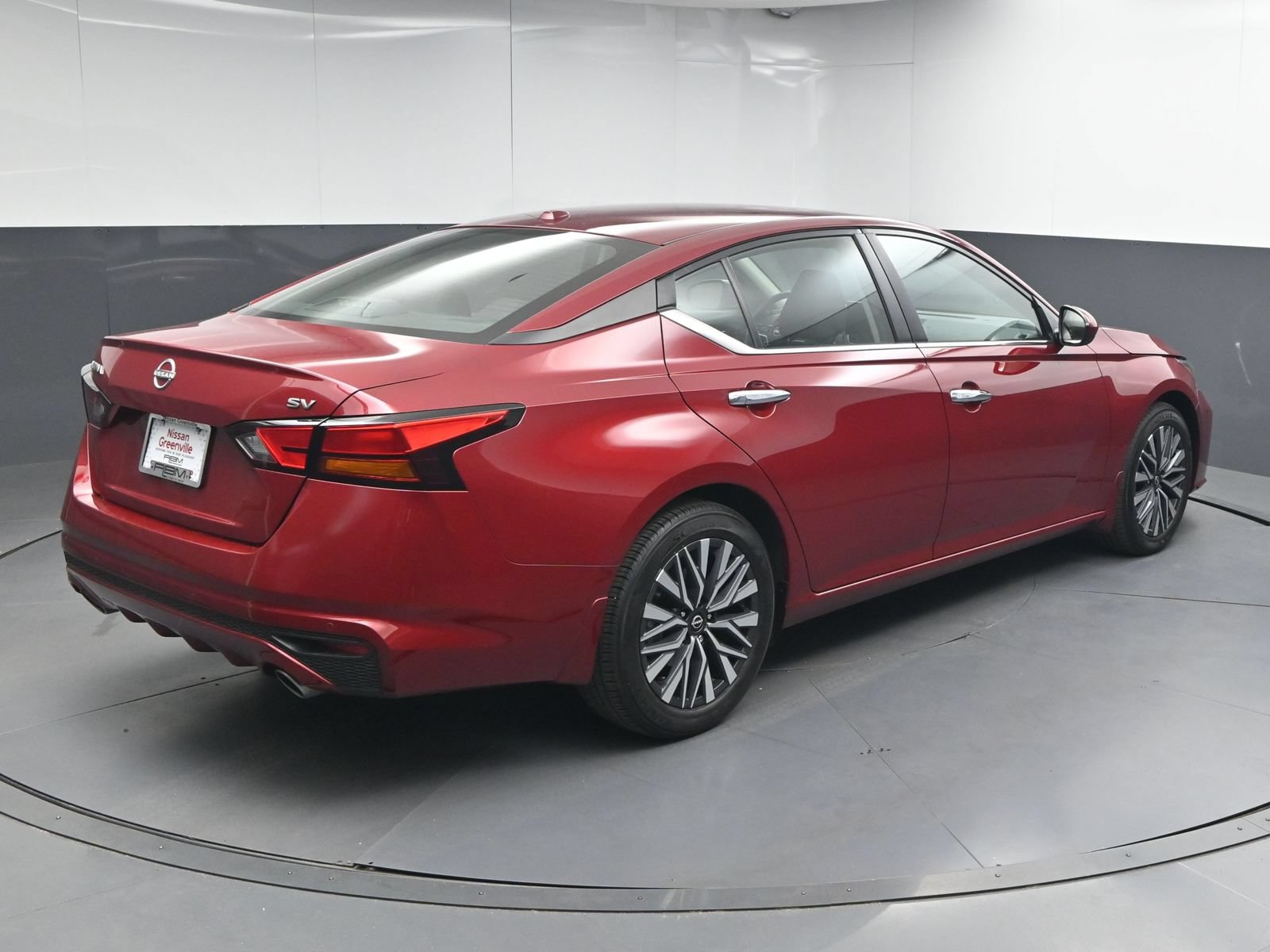 Used 2024 Nissan Altima 2.5 SV w/ SV Premium Package FWD image 7