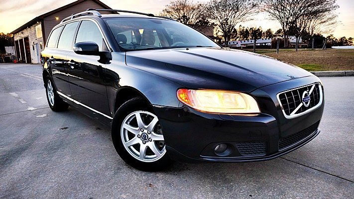 Used 2010 Volvo V70 image 2