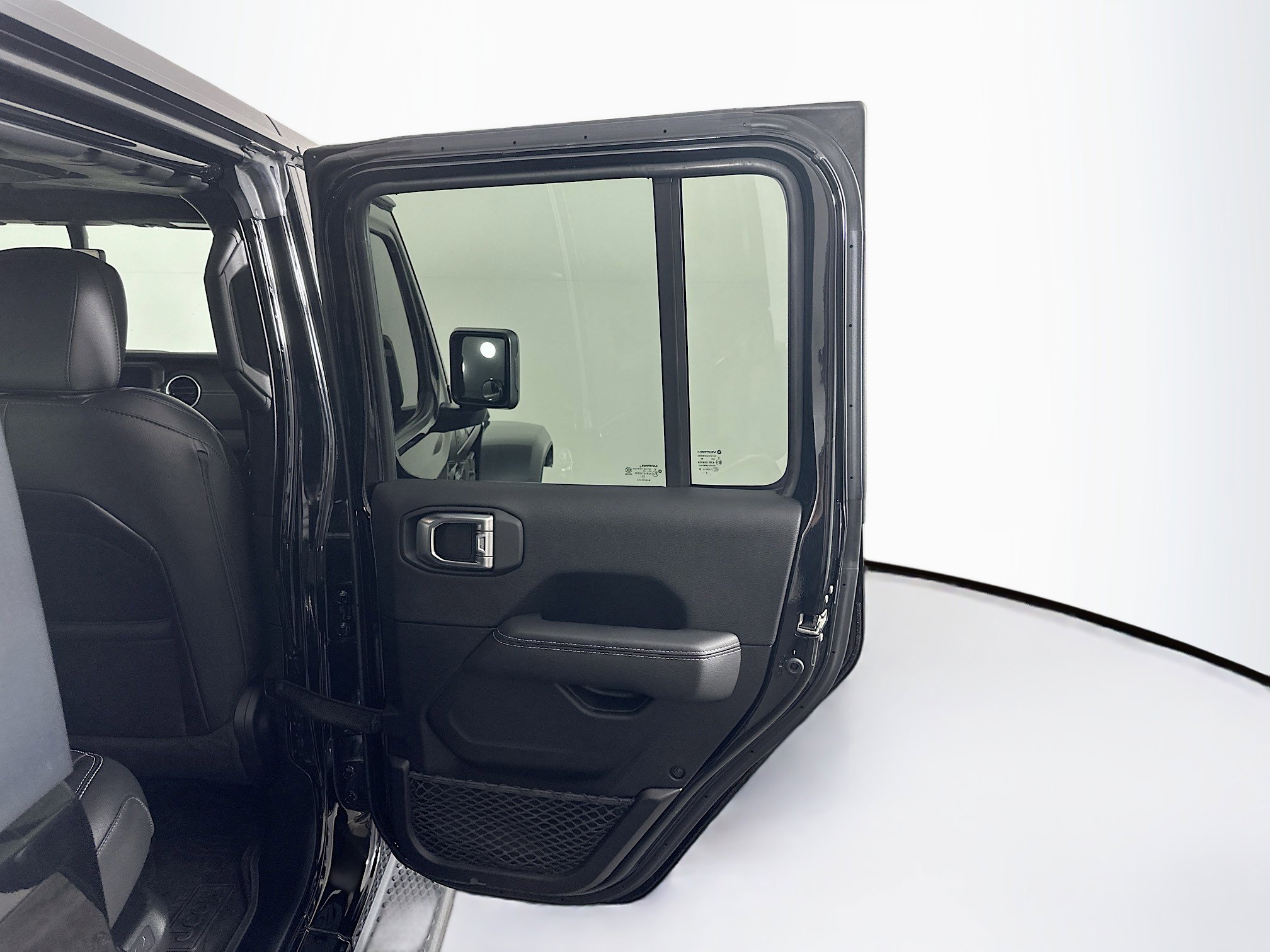 Used 2023 Jeep Wrangler Sahara w/ Cold Weather Group AWD/4WD image 29