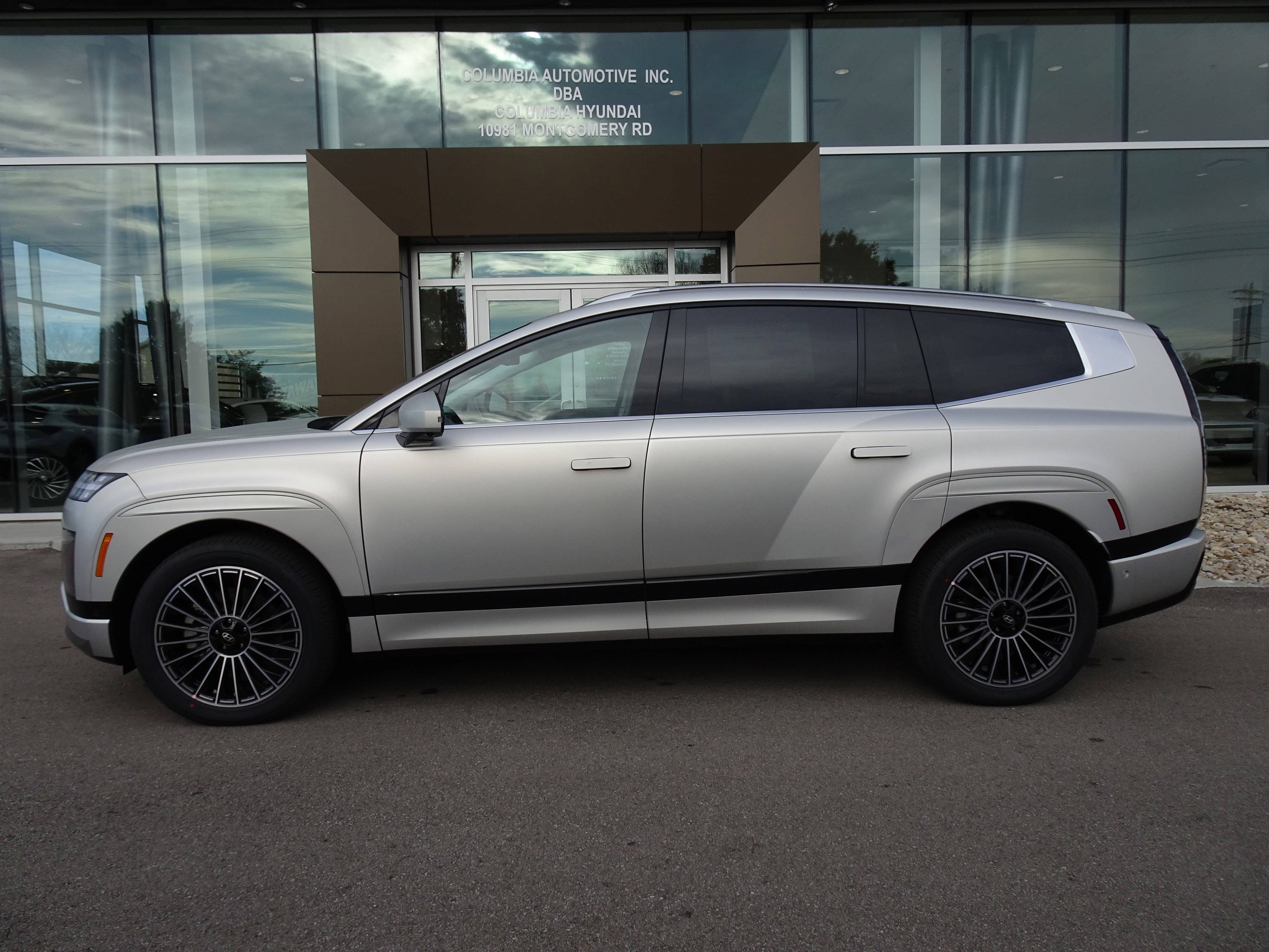 New 2026 Hyundai Ioniq 9 Calligraphy image 2