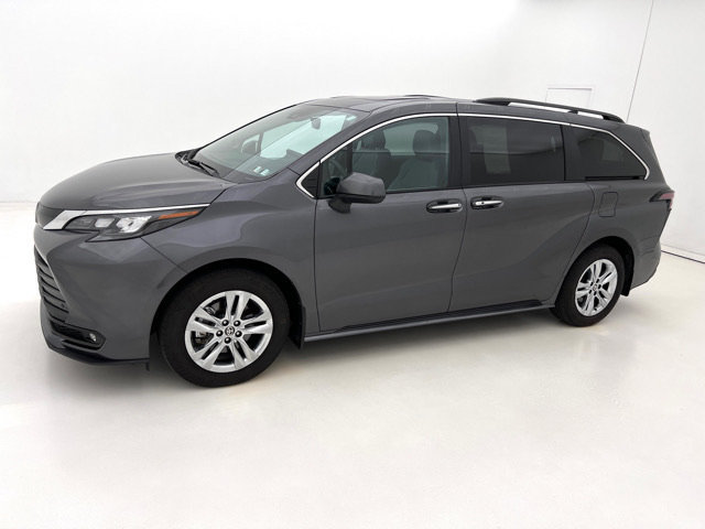 Used 2025 Toyota Sienna XLE w/ XLE Plus Package AWD/4WD image 5