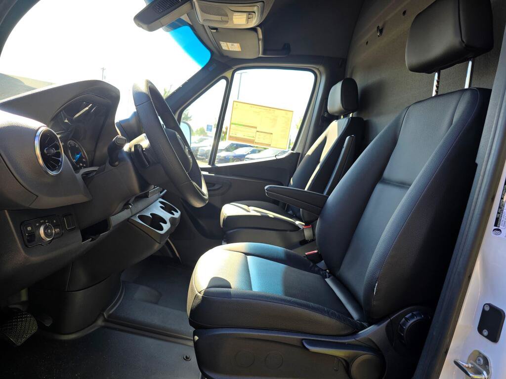 New 2025 Mercedes-Benz eSprinter 170 Cargo image 31