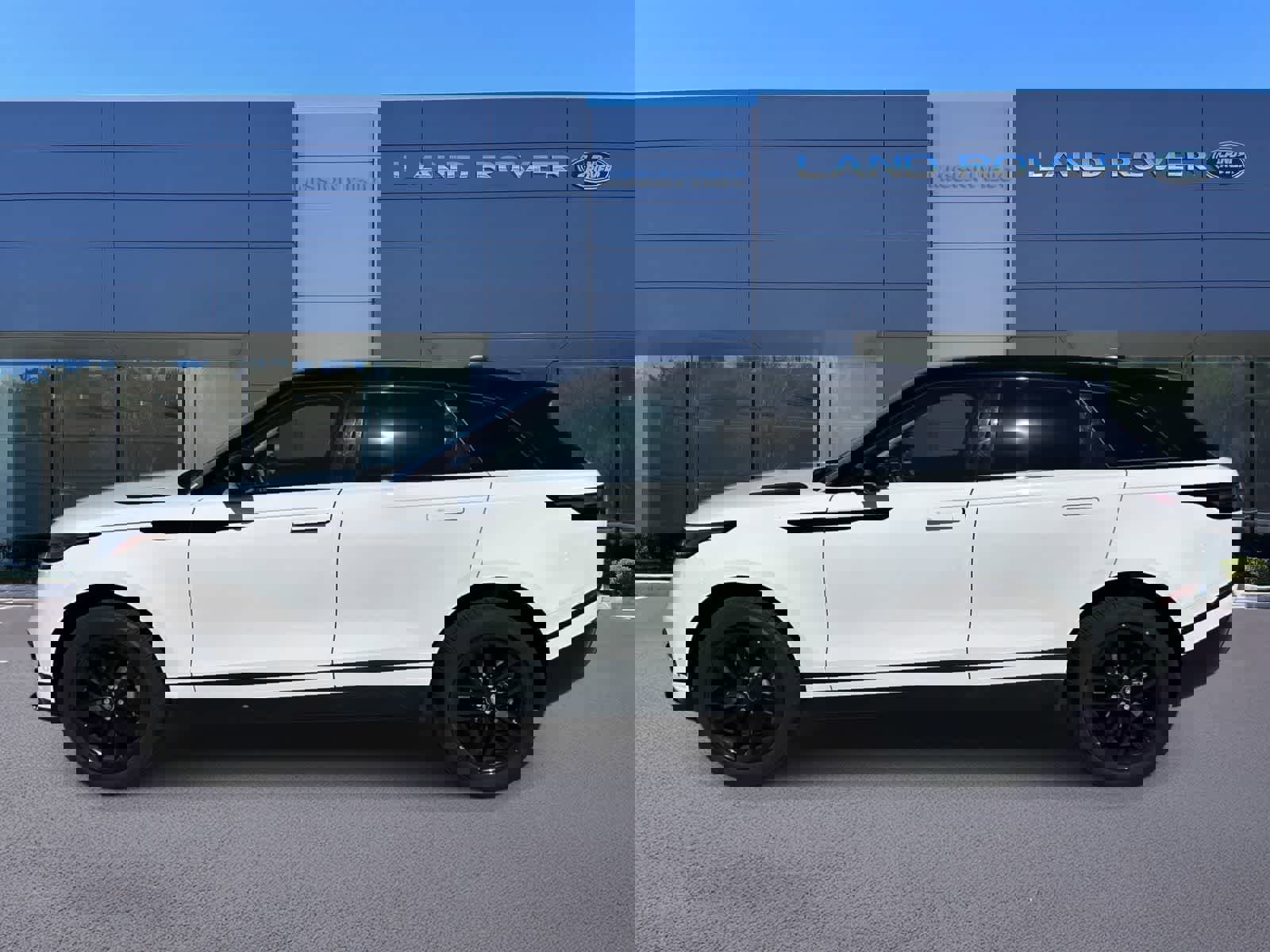 Used 2025 Land Rover Range Rover Velar Dynamic SE image 2