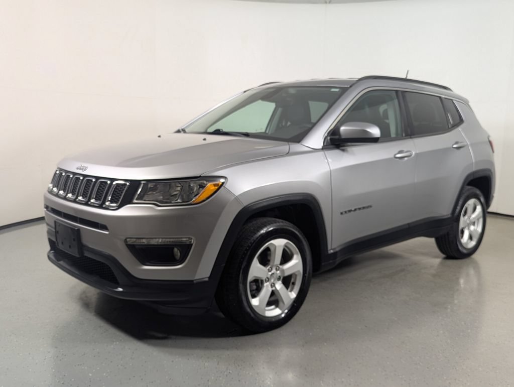Used 2018 Jeep Compass Latitude w/ Cold Weather Group AWD/4WD image 3