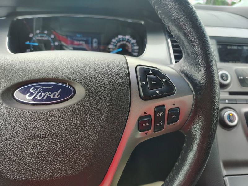 Used 2017 Ford Taurus SEL FWD image 12
