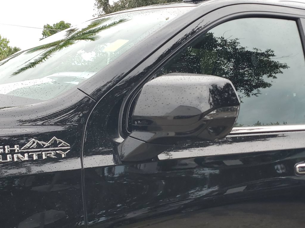 Certified 2025 Chevrolet Tahoe High Country AWD/4WD image 12