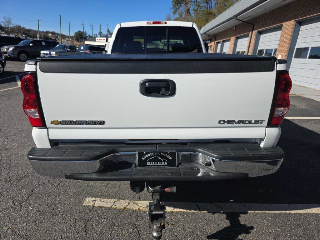 Used 2004 Chevrolet Silverado 3500 4x4 Crew Cab w/ Heavy-Duty Power Package image 4