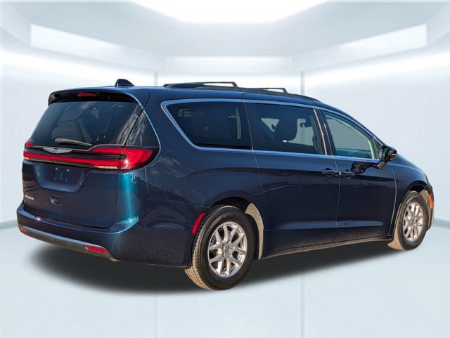 Used 2022 Chrysler Pacifica Touring-L image 6