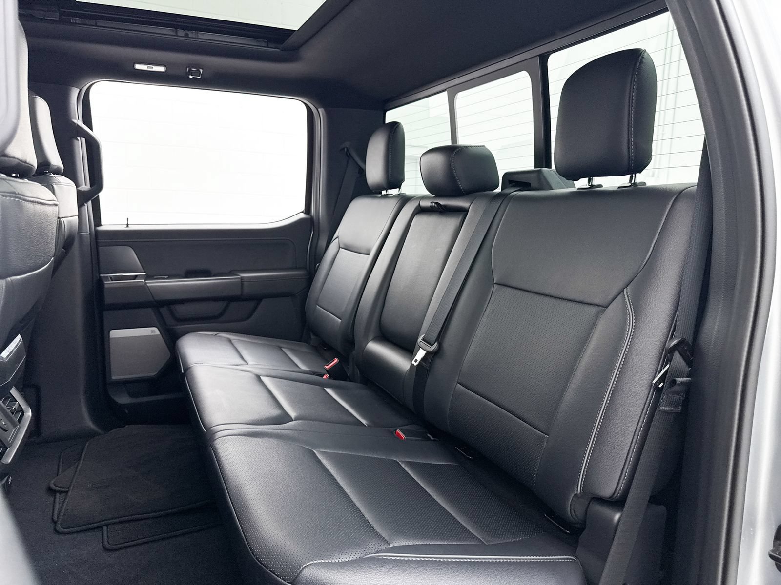Used 2025 Ford F150 Lariat AWD/4WD image 34