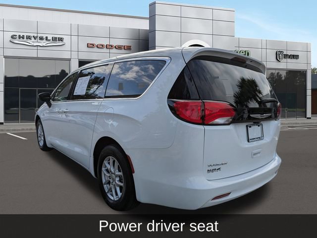 Used 2023 Chrysler Voyager LX image 5
