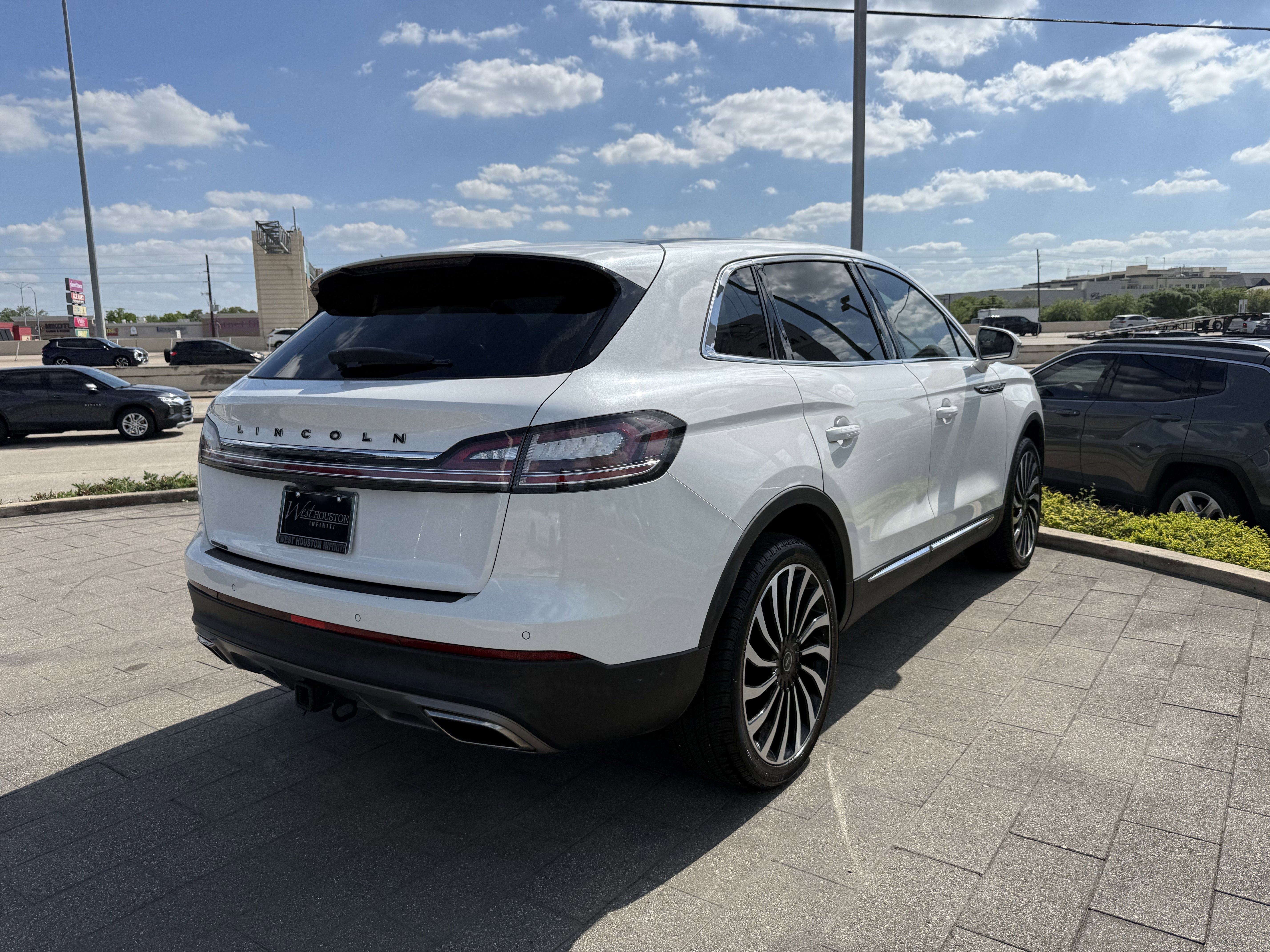 Used 2022 Lincoln Nautilus Black Label w/ Class II Trailer Tow Package image 7