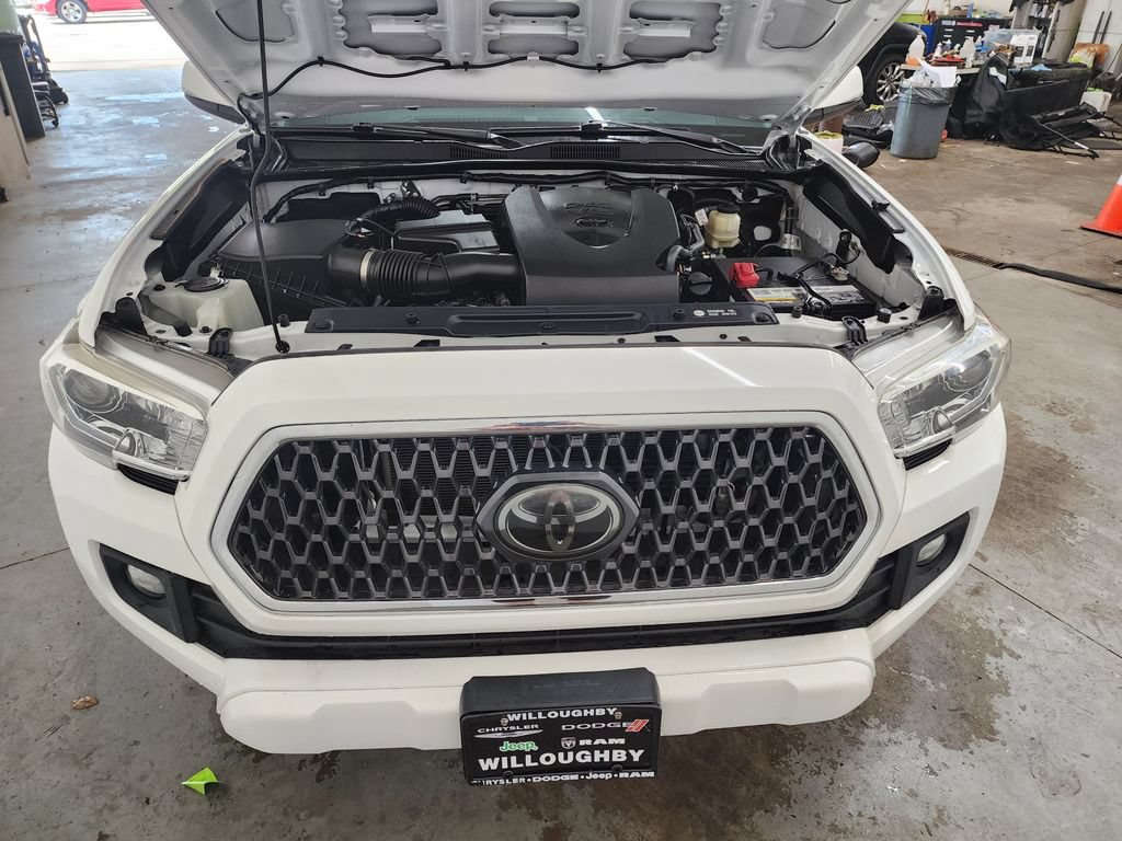 Used 2018 Toyota Tacoma TRD Sport w/ Exterior Package AWD/4WD image 34