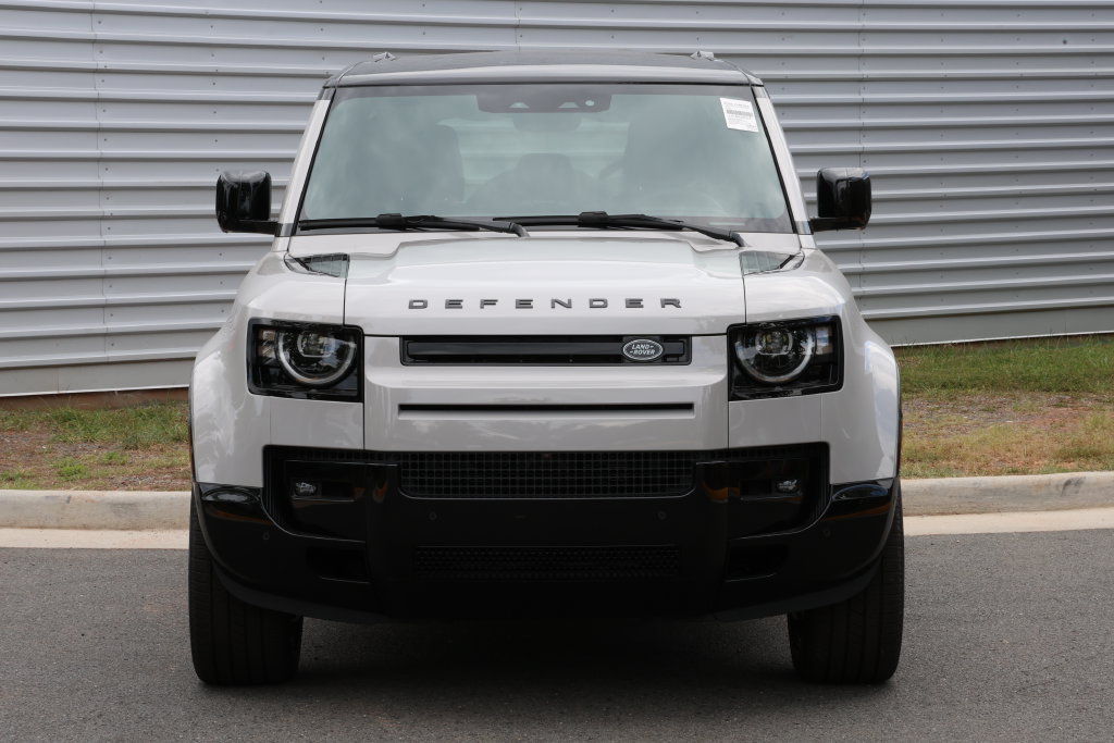 New 2026 Land Rover Defender 110 X-Dynamic SE AWD/4WD image 5