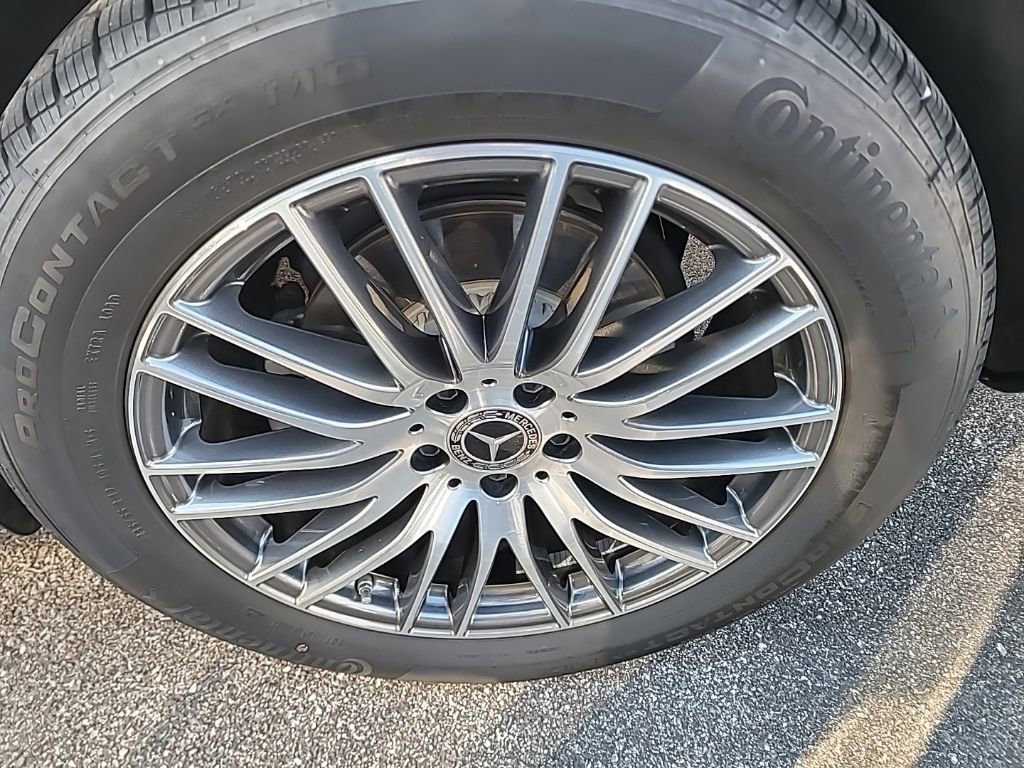 Used 2025 Mercedes-Benz GLC 300 4MATIC image 7