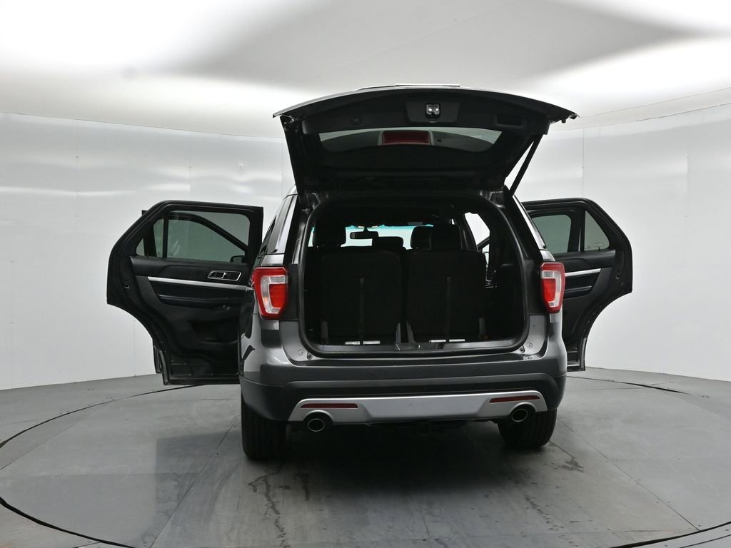 Certified 2017 Ford Explorer XLT w/ Equipment Group 202A FWD image 36