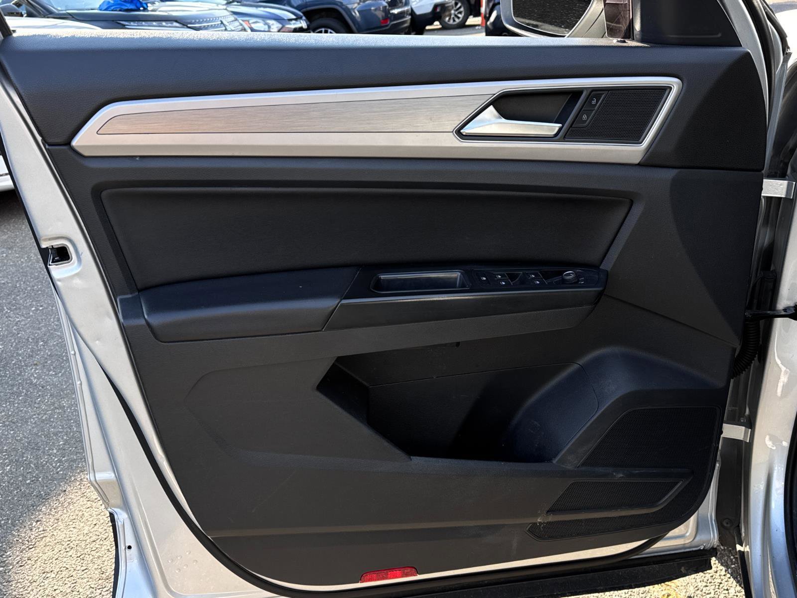 Used 2019 Volkswagen Atlas SE w/ Towing Package image 14