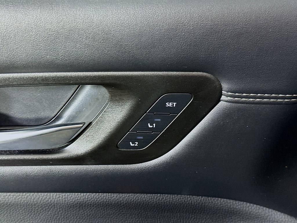 Used 2023 Nissan Pathfinder Platinum w/ Lighting Package (N93) FWD image 22