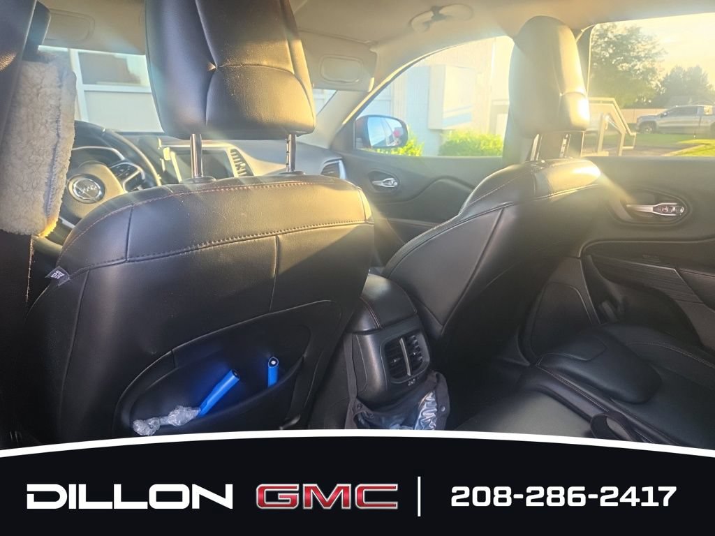 Used 2016 Jeep Cherokee Trailhawk w/ Leather Interior Group AWD/4WD image 14
