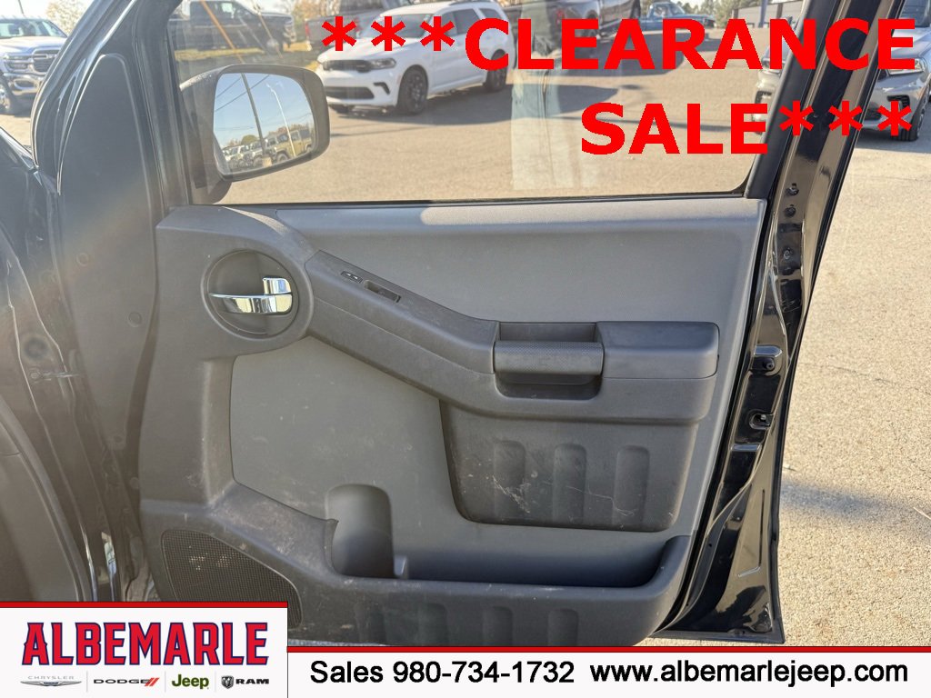 Used 2015 Nissan Xterra S image 25