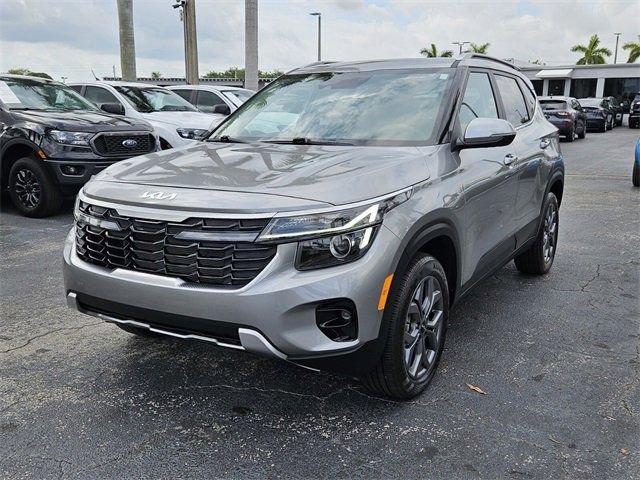 Used 2024 Kia Seltos S image 2
