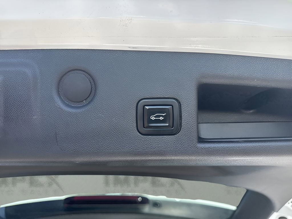 Used 2022 Chevrolet Equinox Premier FWD image 31