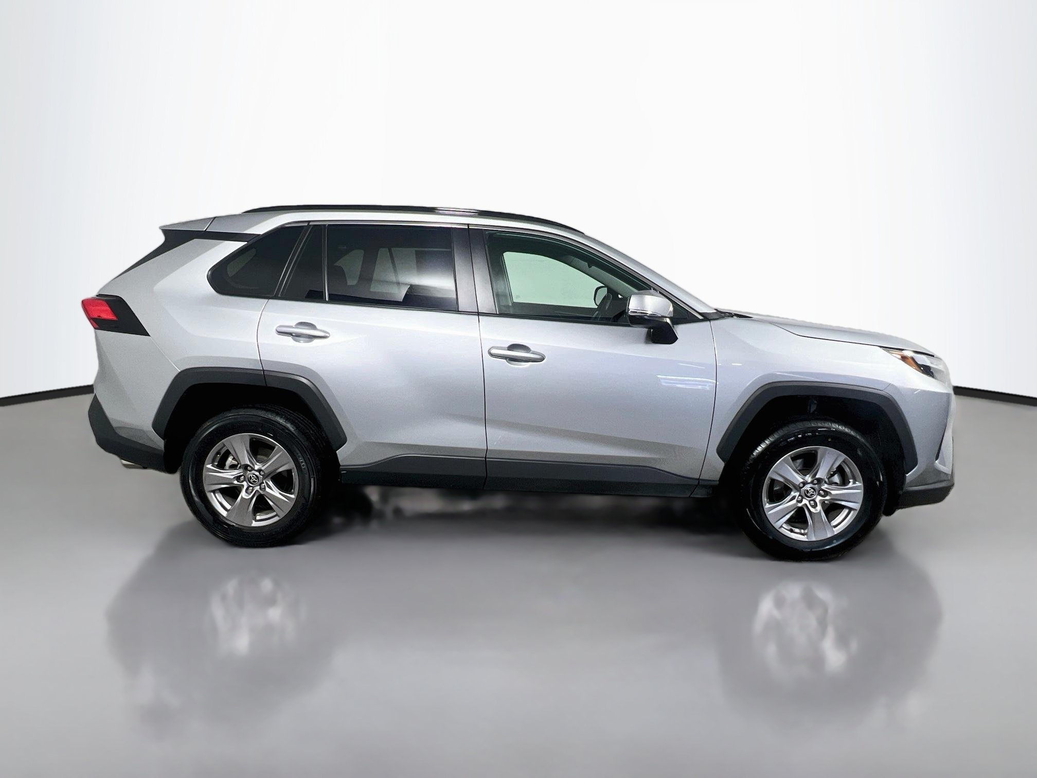 Used 2025 Toyota RAV4 XLE FWD image 3