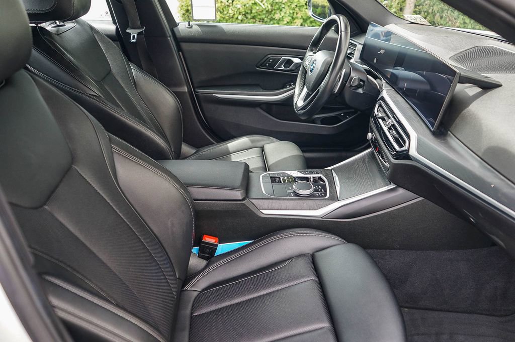 Used 2024 BMW 330e image 15