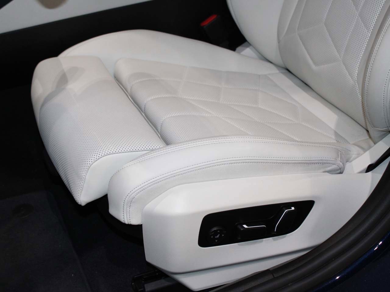 Certified 2024 BMW i5 eDrive40i w/ M Sport Package image 14