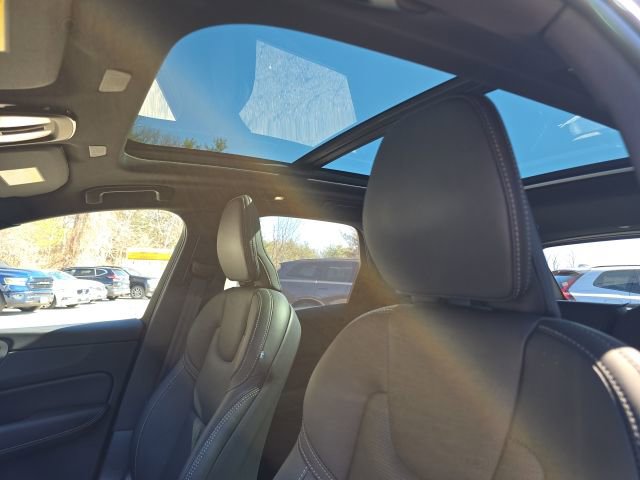 Certified 2025 Volvo XC60 B5 Ultra image 28