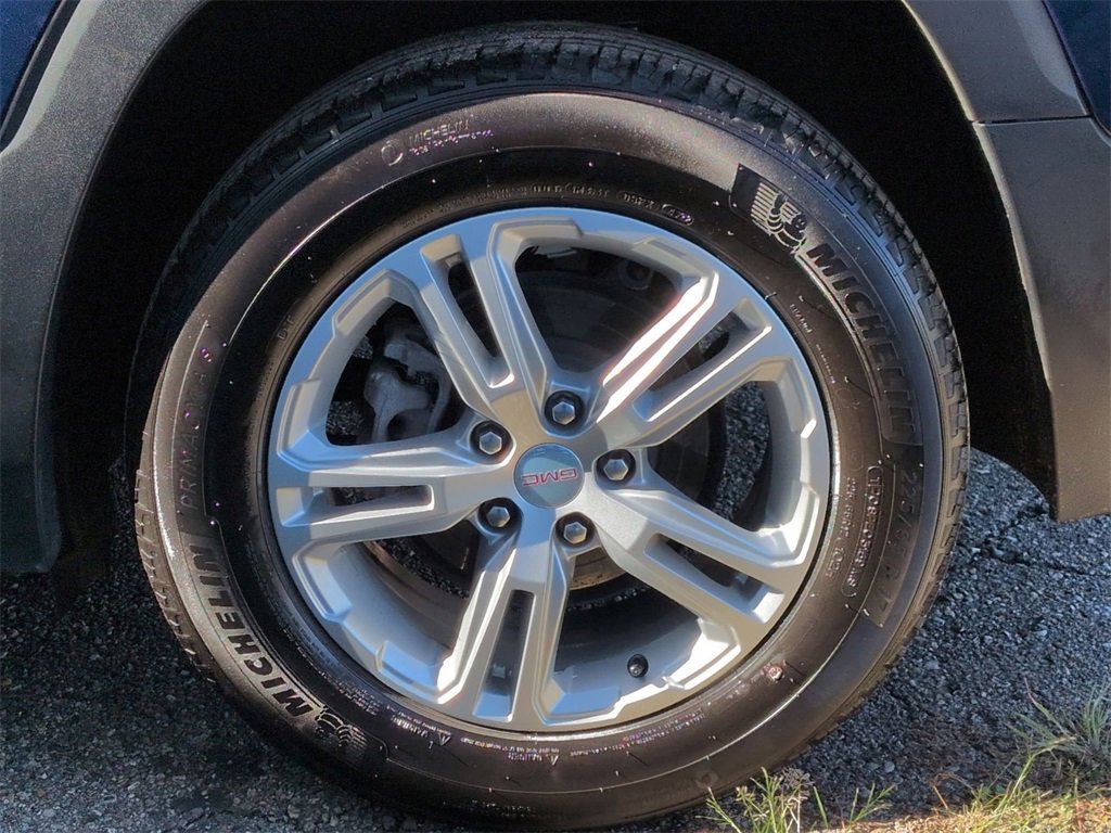 Used 2023 GMC Terrain SLE w/ Driver Convenience Package image 32